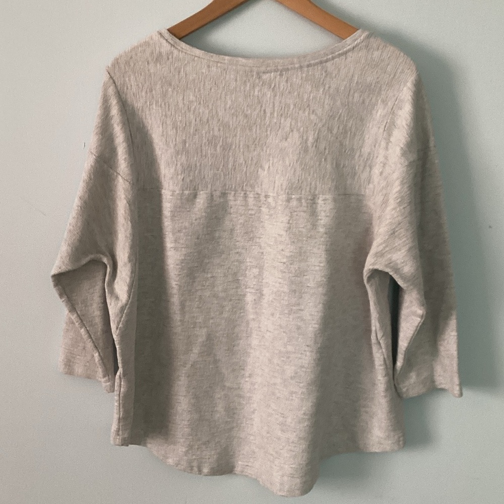 Casual Heather Gray Women's Top ๐ - Picture 2 of 5